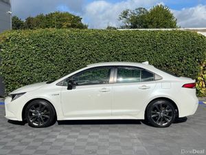 Toyota Corolla WXB 1.8 HYBRID AUTO // HALF LEATHER - Image 3