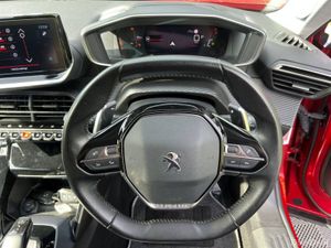 Peugeot 2008 ALLURE PREMIUM PURETECH 1.2 AUTO // D - Image 4