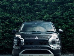 Mitsubishi Outlander PHEV Premium Package 2022 - Image 4