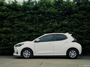 Toyota Yaris 1.5 Hybrid 2023 | Stylish & Efficient - Image 2