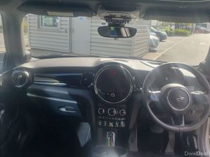 Mini Cooper Cooper E - Image 3