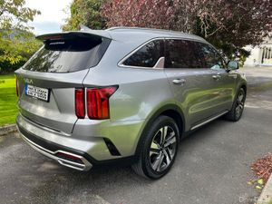 Kia Sorento 2023 7 Seater Diesel - Image 4
