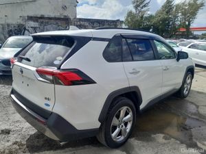 Toyota RAV4 4WD HYBRID G Package - Automatic - Low - Image 4