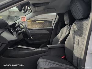 Peugeot 308 Allure CDV BlueHDi 130 EAT8 Automatic - Image 4