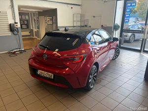 Toyota Corolla 1 Owner Irish Car. Hybrid Luna spor - Image 3