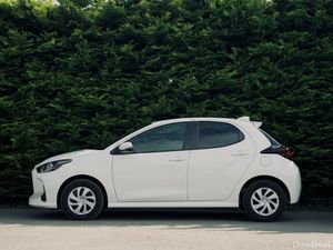 Toyota Yaris 1.5 Hybrid 2023 | Stylish & Efficient - Image 2