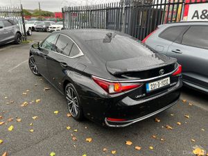 2023 Lexus ES 300H Hybrid - Image 4