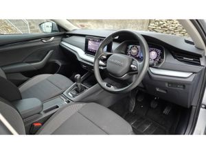 Skoda Octavia COMBI SELECTION 2.0 TDI 115 BHP VAN- - Image 4