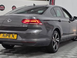 Volkswagen Passat DIESEL SALOON - Image 3