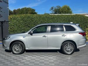 Mitsubishi Outlander 2.4 PLUG-IN HYBRID AUTO // LE - Image 3