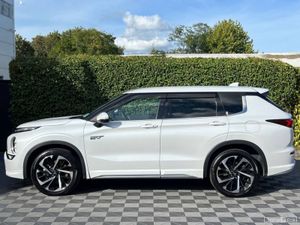 Mitsubishi Outlander 7-SEATER 2.4 HYBRID AUTO // B - Image 3