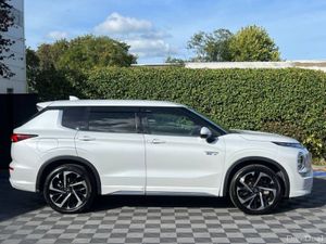 Mitsubishi Outlander 7-SEATER 2.4 HYBRID AUTO // B - Image 2