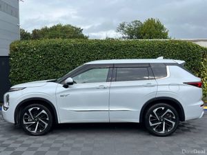 Mitsubishi Outlander 7-SEATER 2.4 HYBRID AUTO // H - Image 3