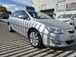 Opel Astra 2010 - Image 2