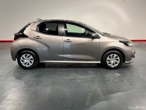 Toyota Yaris 1.5 HYBRID AUTOMATIC - PUSH BUTTON ST - Image 2