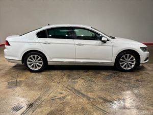 Volkswagen Passat SALOON 1.4 TSI ELEGENCE LINE AUT - Image 3