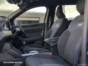 Dacia Bigster EXPRESSION TCE 140 5DR - Image 3