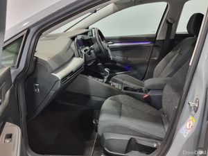 Volkswagen Golf ** LIFE ** 2.0 TDI ** 115BHP ** MA - Image 4