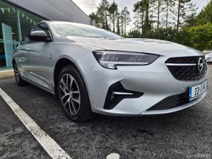Opel Insignia 2022 1.5L Diesel Manual - Image 2