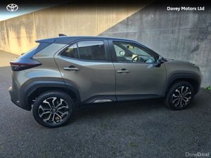 Toyota Yaris Cross CROSS LUNA SPORT 4DR AUTO - Image 3