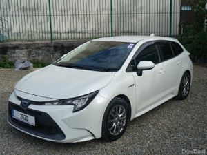 2020 Toyota Corolla Touring Hybrid - Image 3