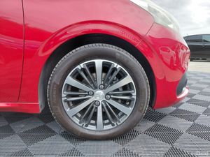 Peugeot 208 Peugeot 208, 1.2 petrol, auto, alloys, - Image 2