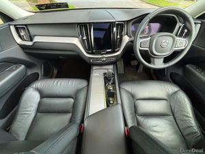 Volvo XC60 T6 Recharge AWD PHEV PAN ROOF - Image 2