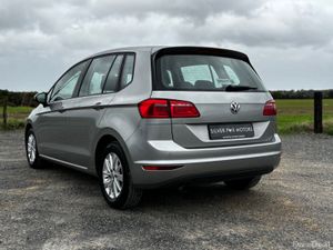 VW Golf Sportsvan / automatic / only 73km - Image 4