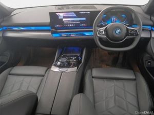 BMW i5 eDrive40 Sport Edition Touring - Image 4