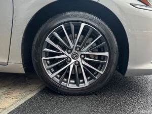 Lexus ES ES300h Dynamic - 1 OWNER- - Image 4