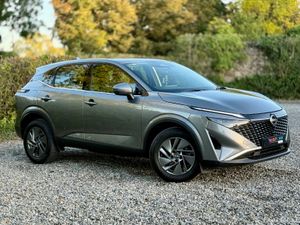 2025 Nissan Qashqai SV 1.3 MHEV Hybrid - Image 3