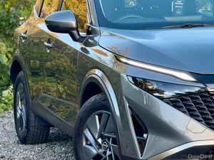 2025 Nissan Qashqai SV 1.3 MHEV Hybrid - Image 4