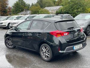 Toyota Auris 2015 1.8 Petrol-Hybrid Automatic - Image 3
