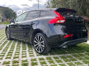 VOLVO V40 D4 AUTOMATIC - Image 4