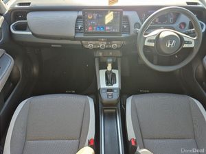 Honda Fit ** HYBRID ** AUTO ** HUGE SPEC ** TRINIT - Image 2