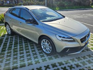 2016 VOLVO  V40 2.0 DIESEL CROSS COUNTRY AUTO - Image 2