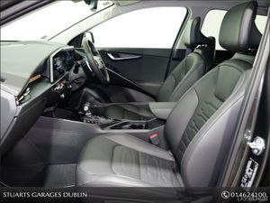 Kia Niro PHEV WITH SUNROOF **AUTUMN SPECIAL ** - Image 4