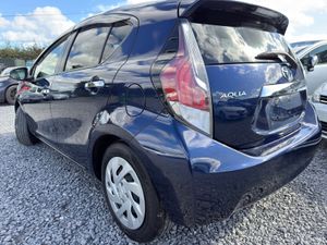 🔵 Toyota Aqua 1.5 Petrol Hybrid Automatic Low Km - Image 4