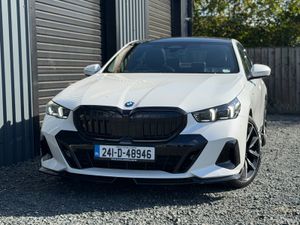 241 BMW 530 M-SPORT HIGH SPEC - Image 2
