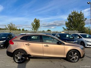 VOLVO V40 2015 2.0, DIESEL D4 CROSS COUNTRY - Image 4