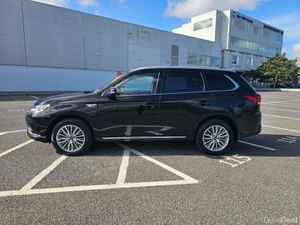 Mitsubishi Outlander PLUG IN HYBRID, INTENSE MODEL - Image 3
