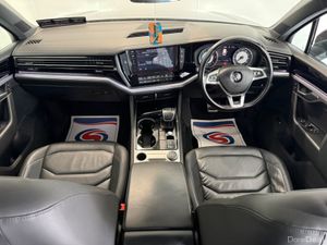 Volkswagen Touareg 3.0 V6 R-LINE TDI AUTO - Image 3