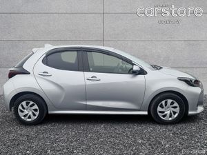 Toyota Yaris Hybrid X - Image 2
