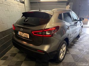 202 Nissan Qashqai 1.3 SE * V LOW KLMS * - Image 3