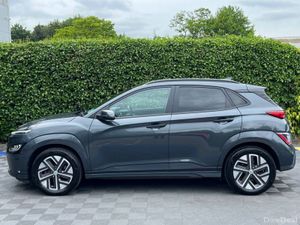 Hyundai KONA PREMIUM EV 64KWH // HEATED SEATS // R - Image 3