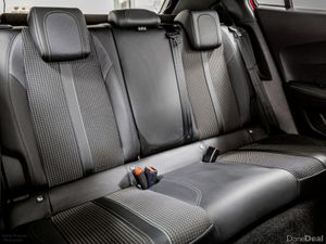 Peugeot 2008 E-GT 50kWh 136HP - Image 4