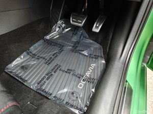 Skoda Octavia 2.0 TDI RS 200 BHP- COSMIC GREEN- GR - Image 4