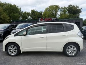 11 HONDA FIT HYBRID 1.3 HEATER SEATS - Image 4