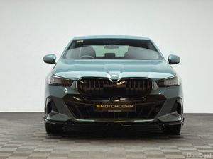 BMW i5 EDRIVE40 M SPORT - Image 2