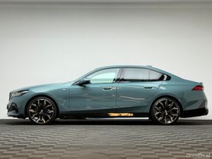 BMW i5 EDRIVE40 M SPORT - Image 4
